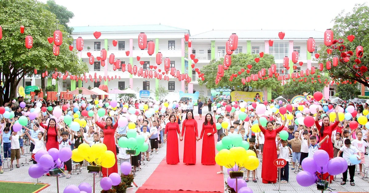 Học sinh lớp 1, 9 và 12 tại Phú Thọ đồng loạt tựu trường