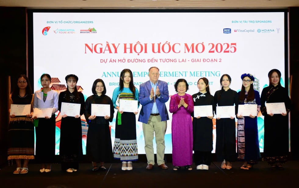 Quỹ học bổng Vừ A Dính: Thắp sáng ước mơ cho nữ sinh dân tộc thiểu số- Ảnh 2.