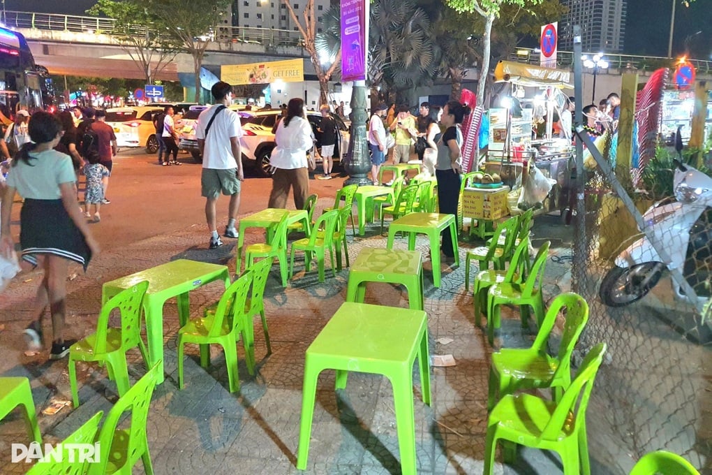 Hàng rong bát nháo chợ đêm du lịch Sơn Trà - 3