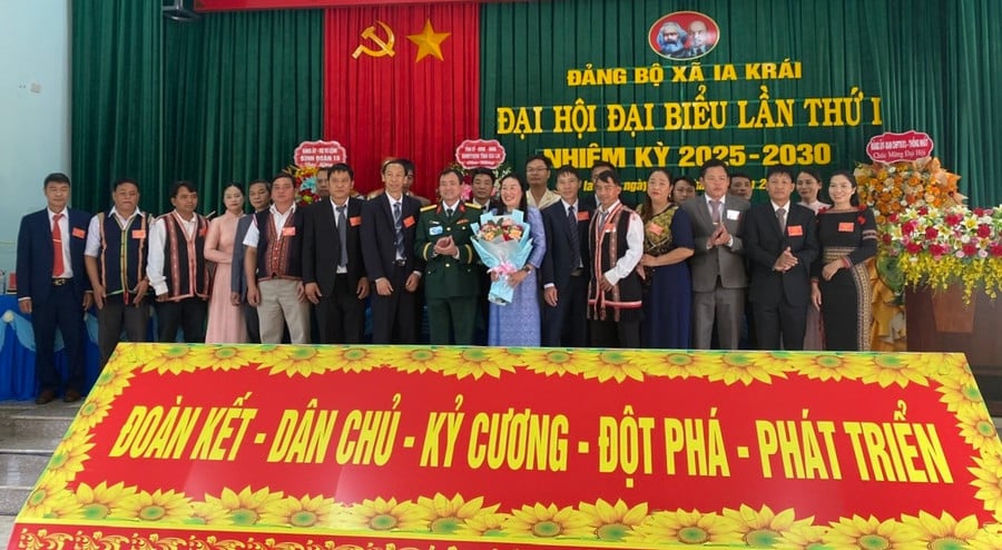 ban-chap-hanh-dang-bo-xa-ia-krai-khoa-i-ra-mat-nhan-nhiem-vu.jpg