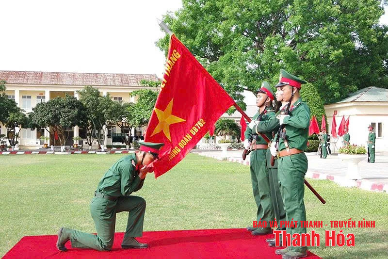 英雄的なタインホア軍の80年間の建設、戦闘、成長の伝統を強調