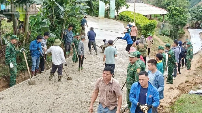 Bộ đội Biên phòng Sơn La chung tay giúp người dân vùng biên