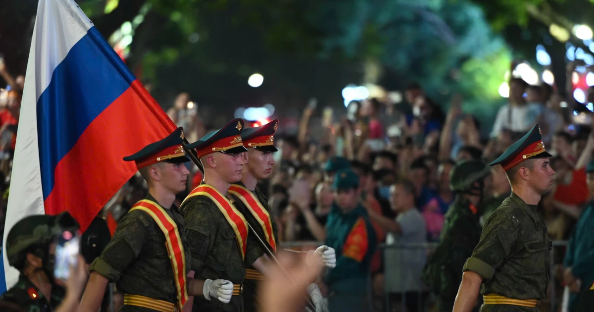 Nhân dân hân hoan chào đón khối Nga, Lào, Campuchia tham gia diễu binh A80