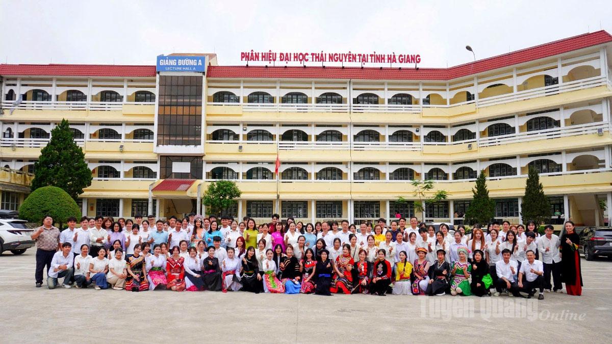 The expected enrollment schedule for new students of Thai Nguyen University Branch in Ha Giang is August 28 and 29, 2025.