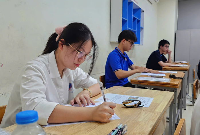 Chiều nay 22-8, tất cả đại học công bố điểm chuẩn sau 10 lần lọc ảo- Ảnh 1.