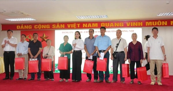 El distrito de Duong Noi honra a más de 400 familias de políticos y personas meritorias