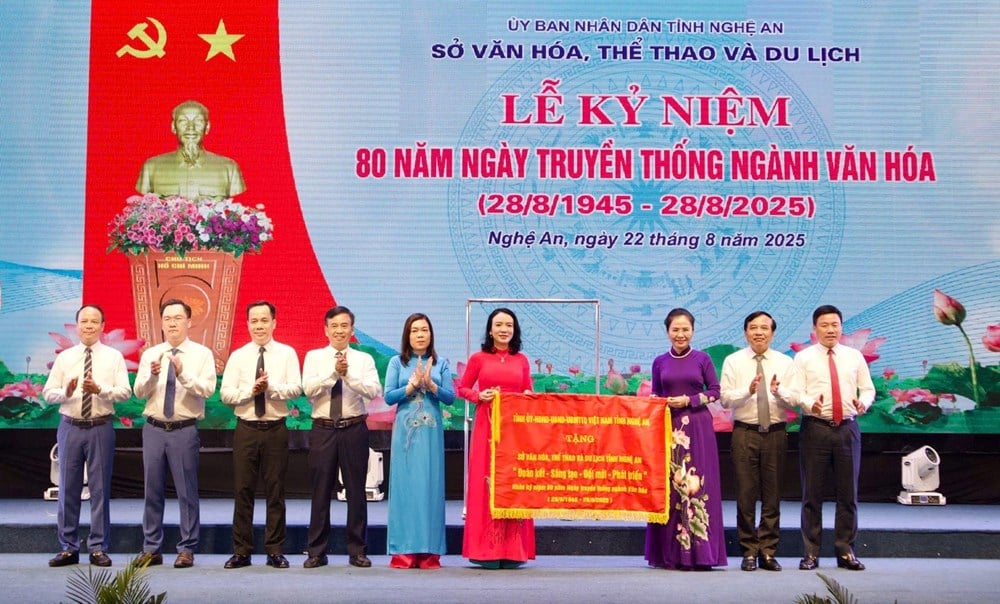 Nghe An feiert feierlich den 80. Jahrestag des Traditionstages des Kultursektors