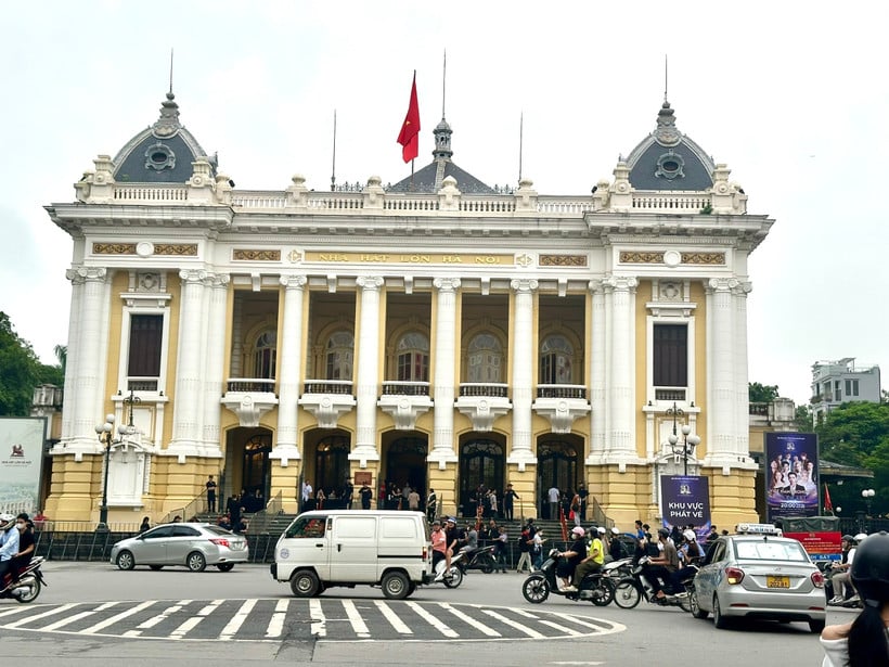 Opera House គឺជាកន្លែងទេសចរណ៍មួយរបស់ទីក្រុងហាណូយ។