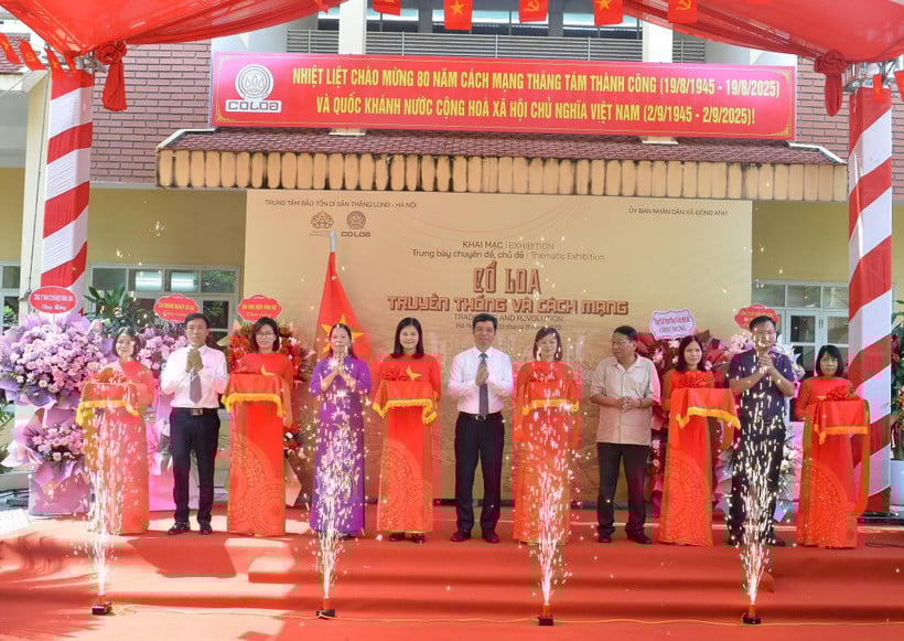 Delegates performed the ribbon-cutting ceremony, officially opening the exhibition with the theme 