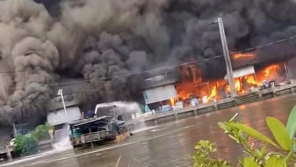 Người đàn ông chém vợ, đốt nhà, gây cháy lớn ở Cà Mau