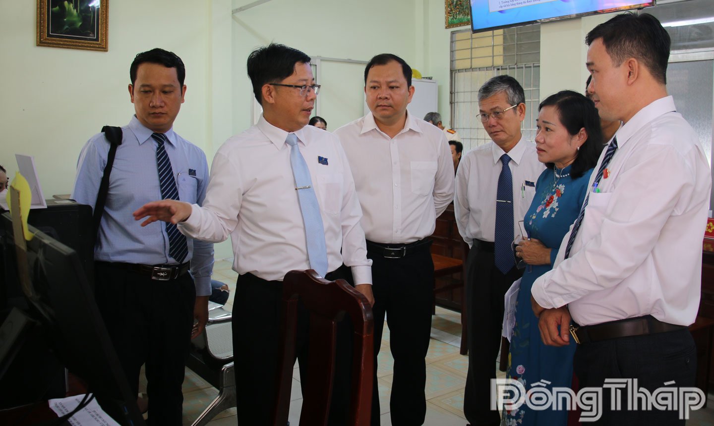 รองประธานสภาประชาชนจังหวัดด่งท้าป ทราน ทันห์ เหงียน เยี่ยมชมและทำงานในตำบลหว่าลอง