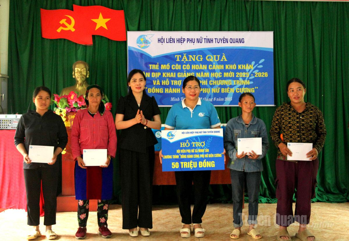 The delegation presented funds for the program 