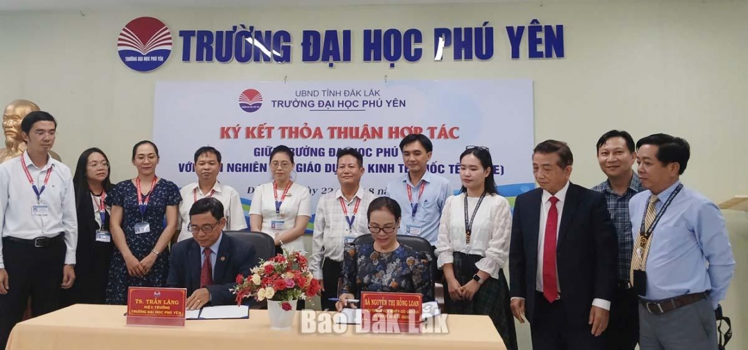 កិច្ចសហប្រតិបត្តិការដើម្បីធ្វើឱ្យភាសាអង់គ្លេសក្លាយជាភាសាសាមញ្ញនៅក្នុងសាកលវិទ្យាល័យ Phu Yen