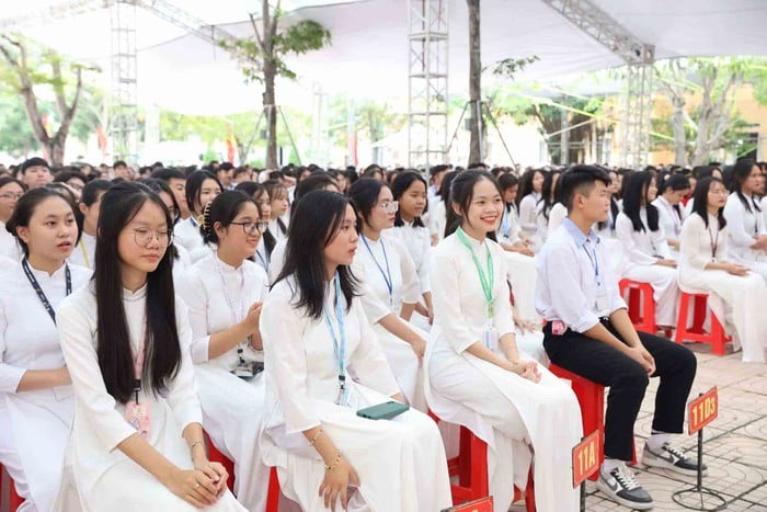 Phòng chống tác hại của thuốc lá trong nhà trường: Cần sự vào cuộc đồng bộ từ nhiều phía- Ảnh 3.