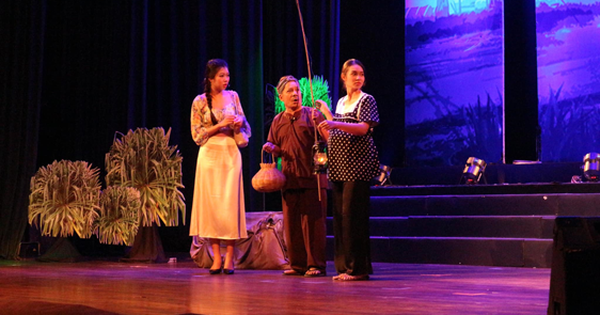 កម្លាំង​ជំរុញ​ឲ្យ​រឿង​នយោបាយ​ឈាន​ដល់​សាធារណជន