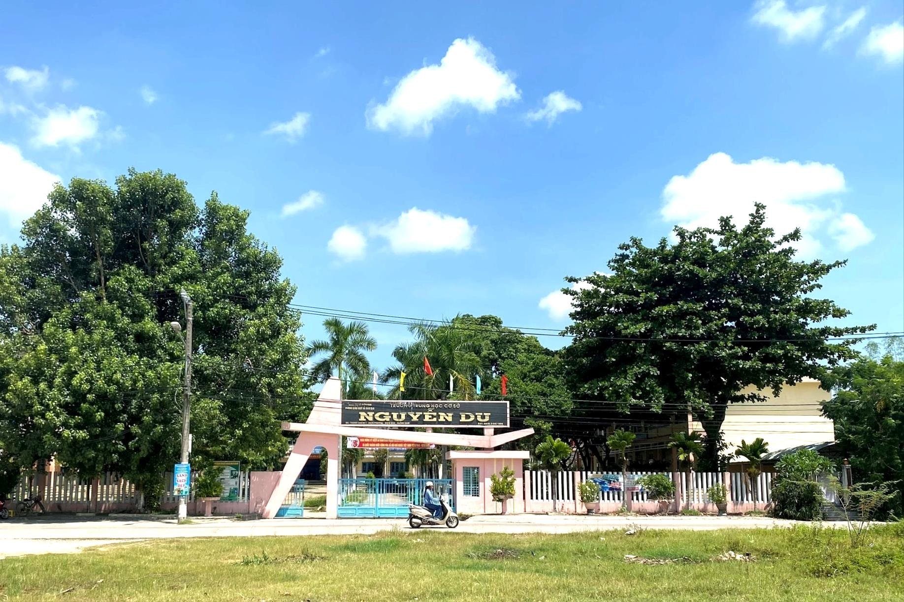 Trường THCS Nguyễn Du được phỏng đoán là nằm trên Hành cung của Dinh trấn Thanh Chiêm. Ảnh: VĨNH LỘC