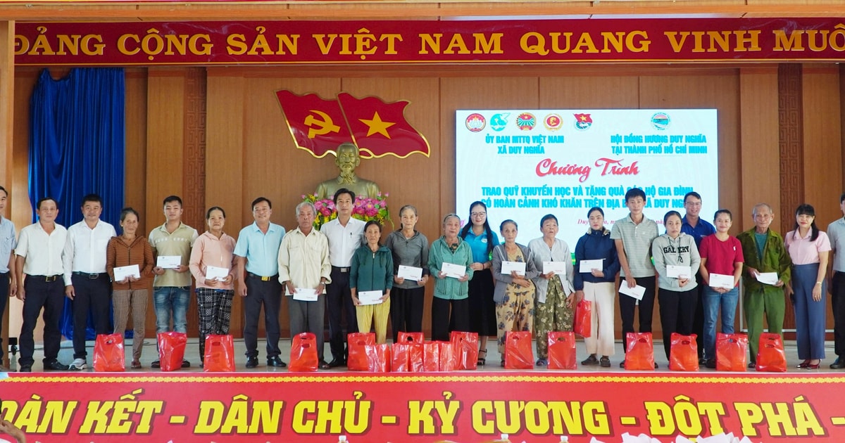 Đồng hương Duy Nghĩa trao 100 triệu đồng hỗ trợ khuyến học, hộ khó khăn