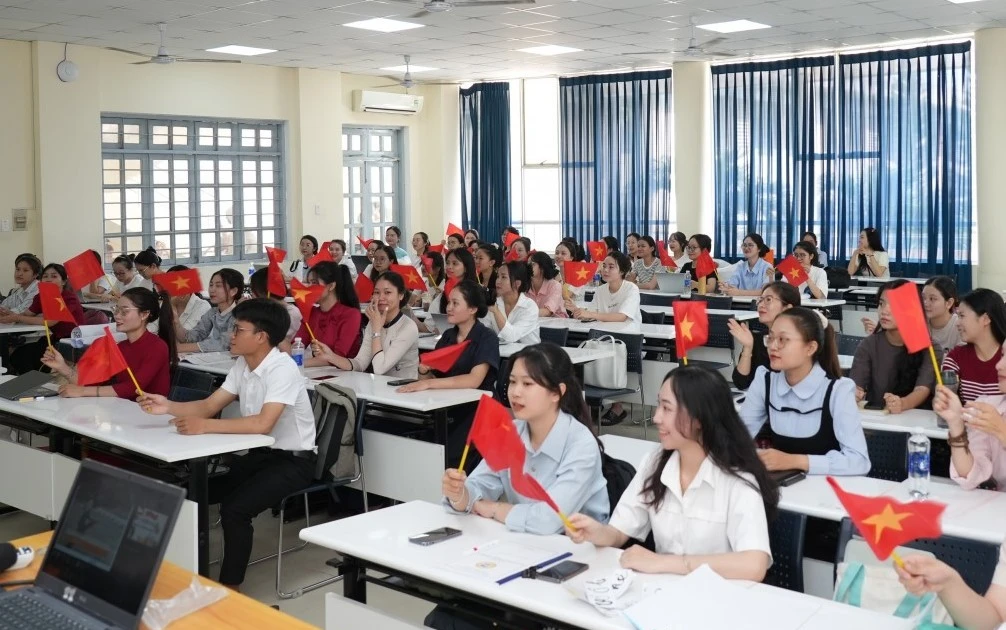 ភ្ញាក់ផ្អើលជាមួយនឹងឧស្សាហកម្មដែលមានពិន្ទុគោលខ្ពស់បំផុតនៅសាកលវិទ្យាល័យ Danang