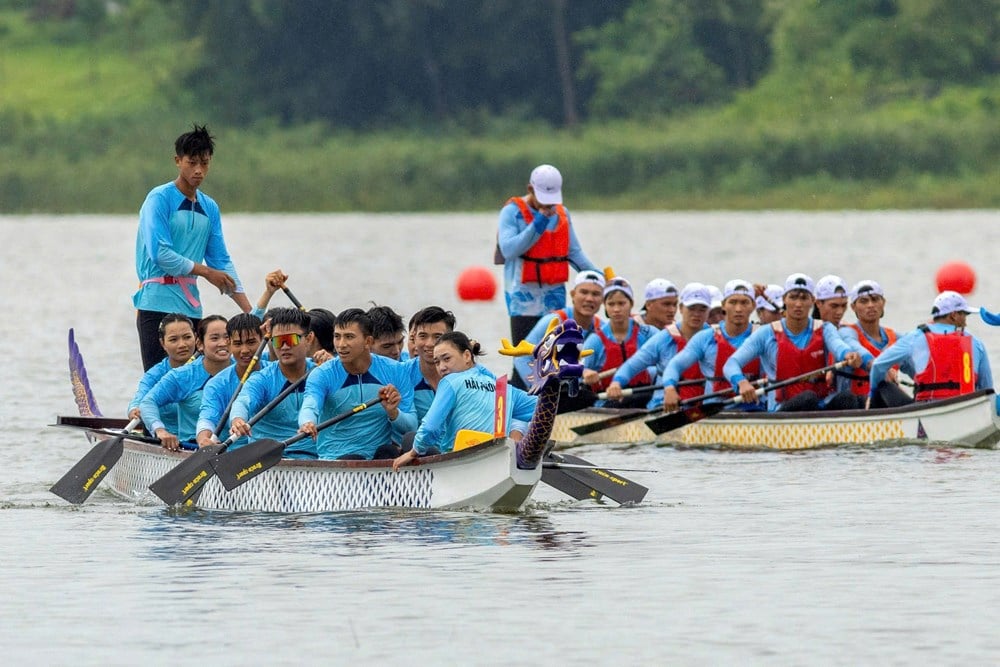 ទីក្រុងហូជីមិញឈ្នះជើងឯកប្រណាំងទូកប្រពៃណីជាតិឆ្នាំ២០២៥ - រូបថត ២