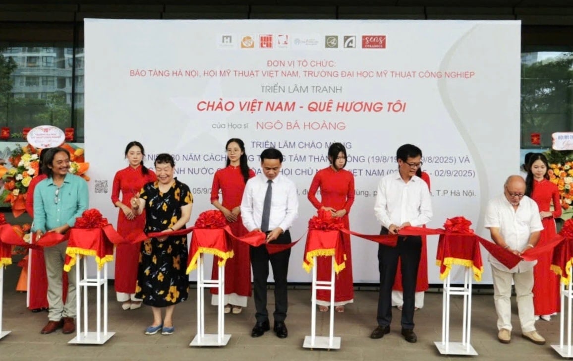 ការតាំងពិព័រណ៍បើក