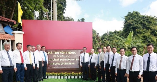 Ministry of Science and Technology offers incense to commemorate martyrs of the Postal sector in Tay Ninh