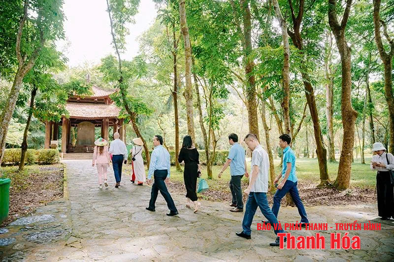 Tourist destinations amid the heritage flow of Thanh land