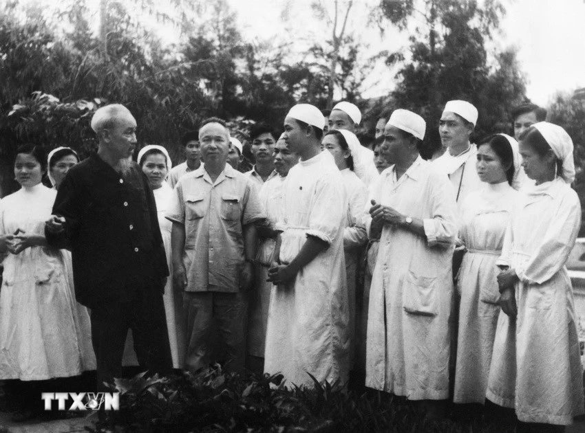 معرض 80 عامًا من الرعاية الصحية مع العديد من أنشطة الرعاية الصحية الحديثة