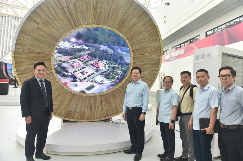 Phó Thủ tướng Mai Văn Chính kiểm tra công tác hoàn thiện các gian hàng Triển lãm thành tựu Đất nước dịp 80 năm Quốc khánh - Ảnh 1.