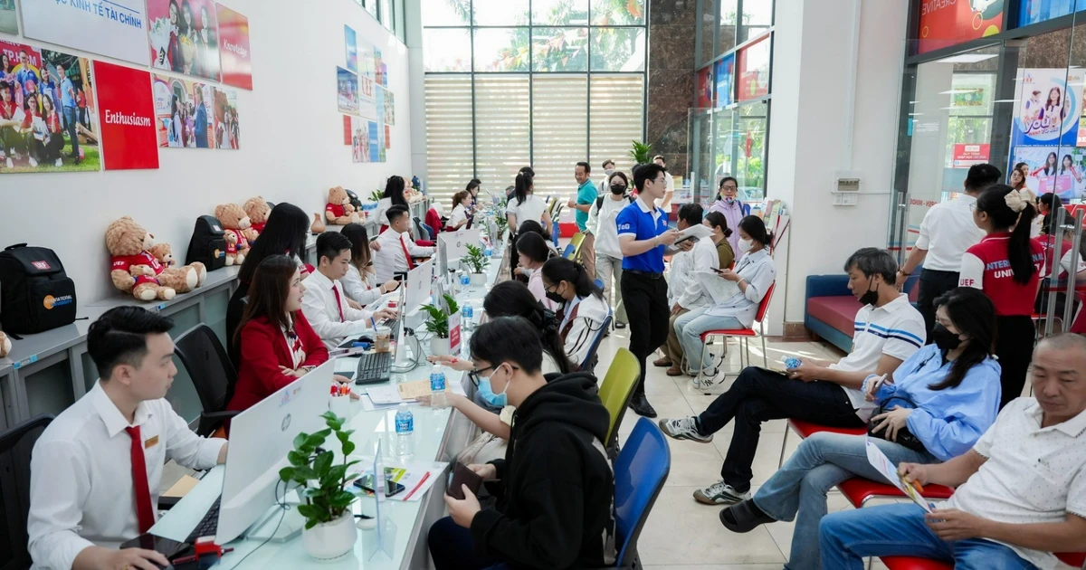 Premier jour d'école animé pour les nouveaux élèves à Hô-Chi-Minh-Ville