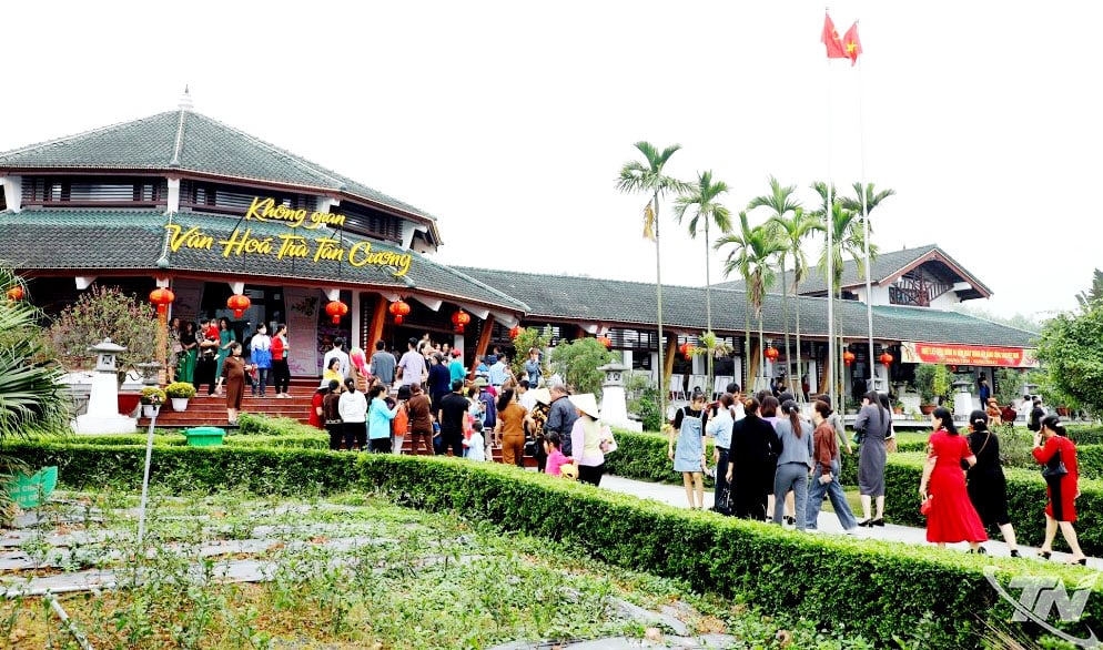 Tan Cuong Tea Culture Space ទាក់ទាញភ្ញៀវទេសចរជាច្រើន។
