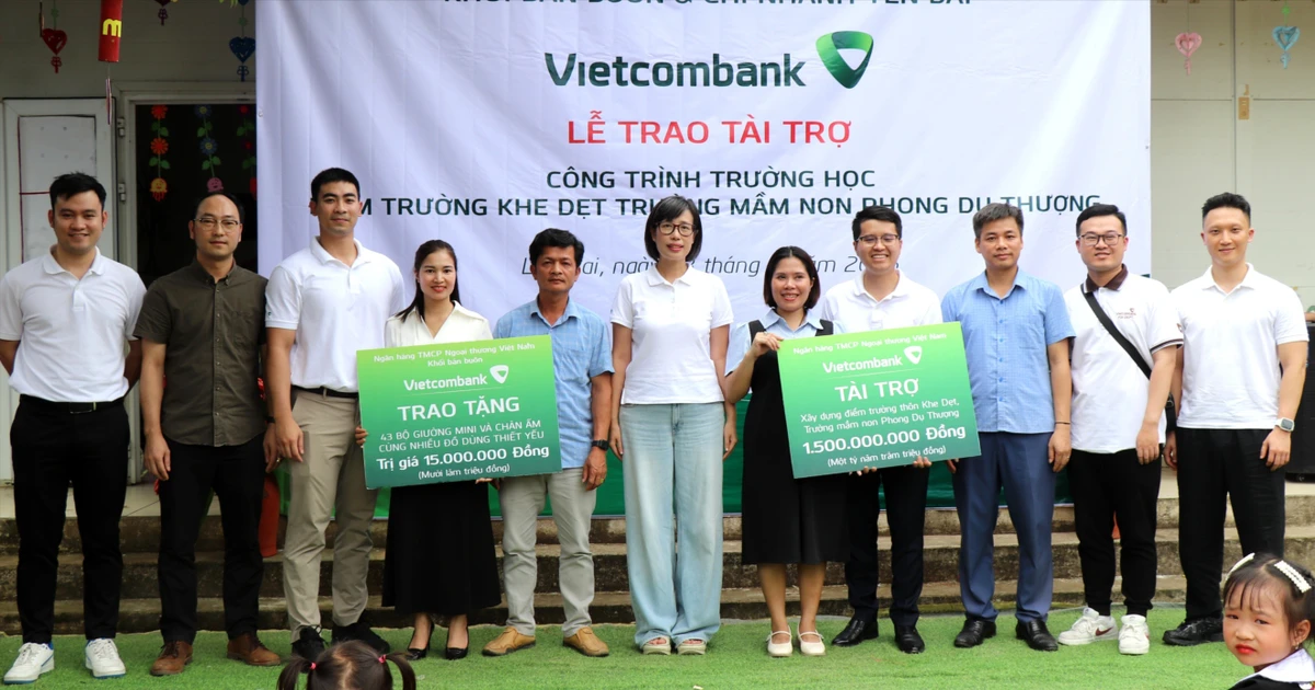 Vietcombank supports 1.5 billion VND to build Khe Det school, Phong Du Thuong commune