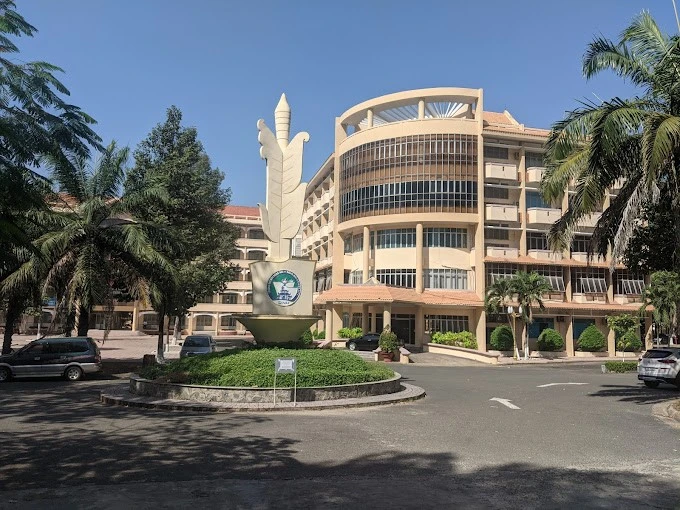 أعلى درجة في علم أصول التدريس الأدبي في جامعة دونج ناي