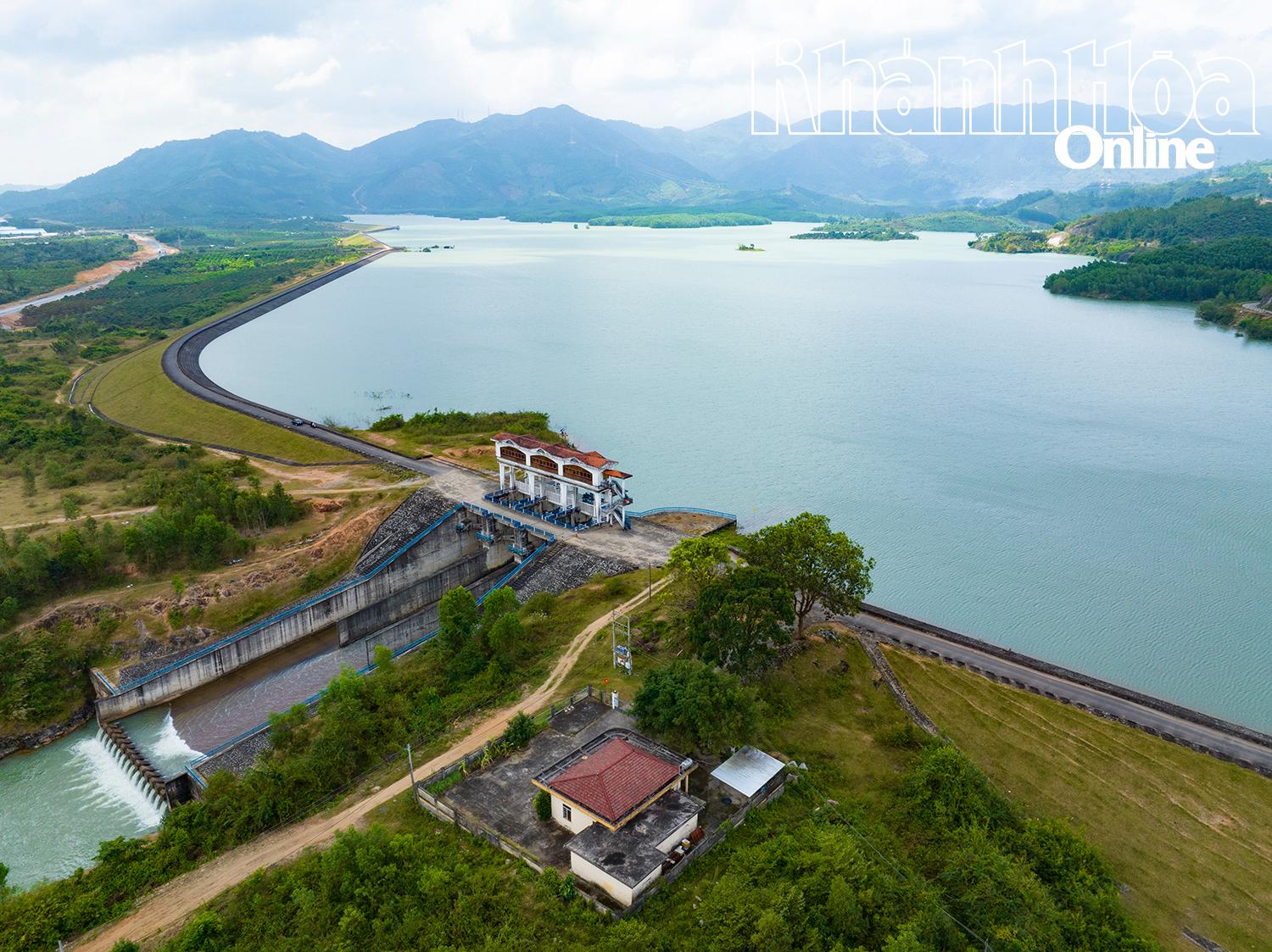 អាងស្តុកទឹក Suoi Dau