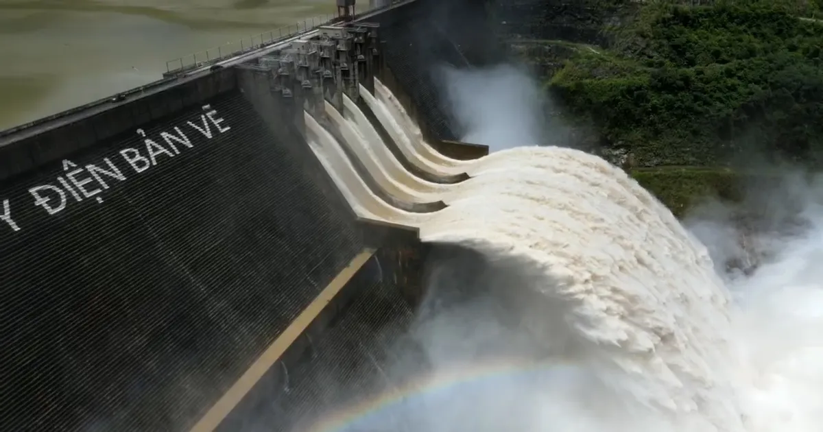 Nghe An: Ban Ve Hydropower Plant operates to reduce flooding downstream