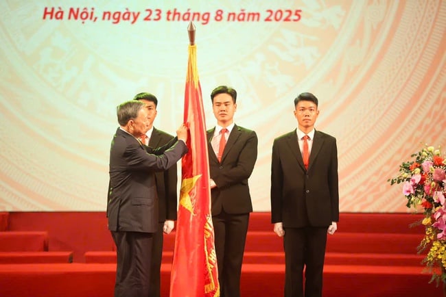 Bộ VHTTDL đón nhận Huân Chương lao động hạng Nhất - Ảnh 1.