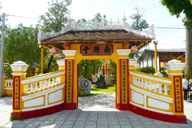 Ngôi chùa 130 năm tuổi xanh mát giữa trung tâm Cần Thơ- Ảnh 2.