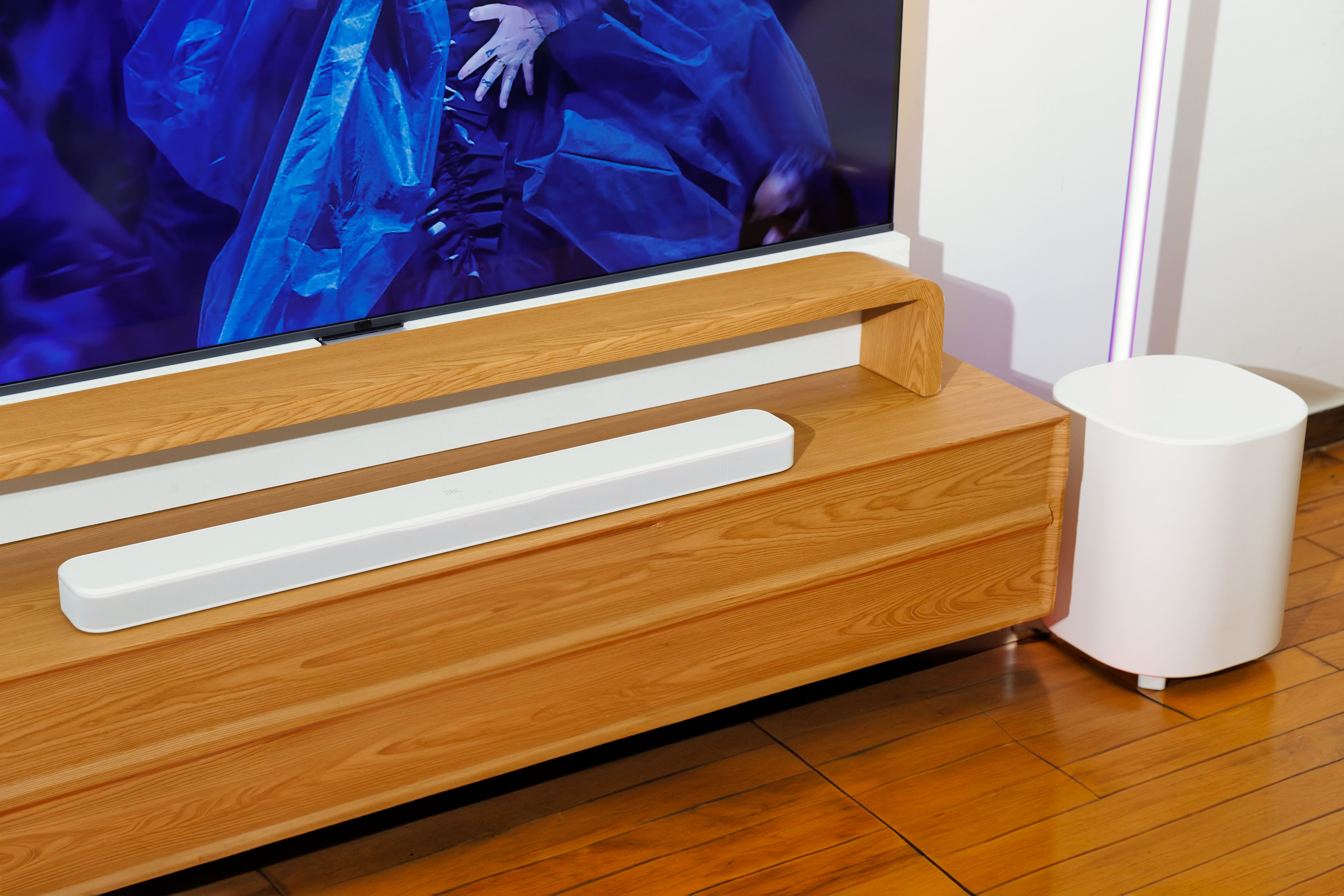 Loa thanh JBL anh 1