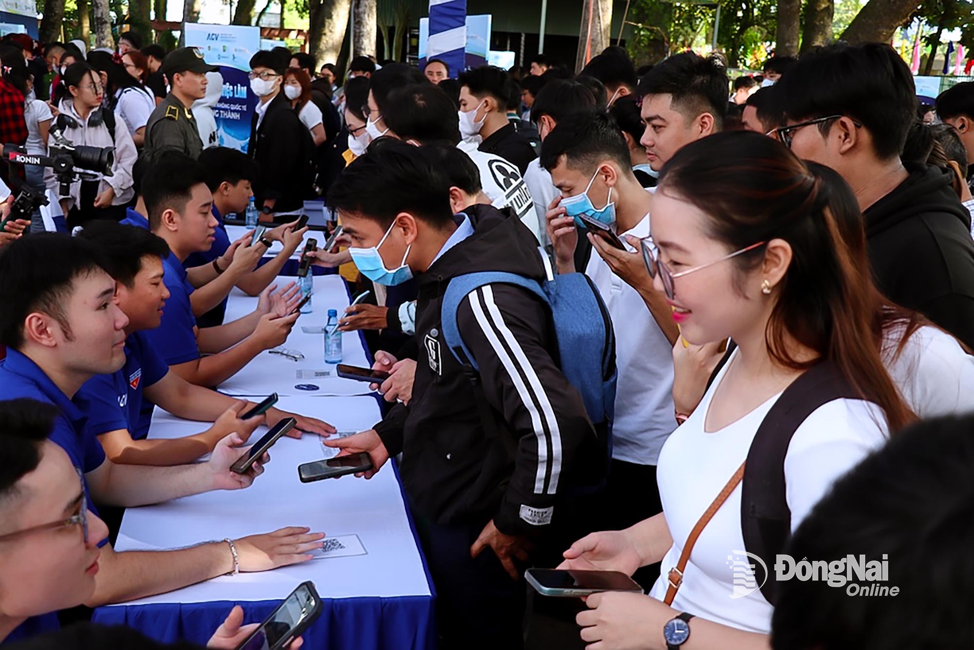 Miles de personas se registran en la Feria de Empleo del Aeropuerto Internacional de Long Thanh