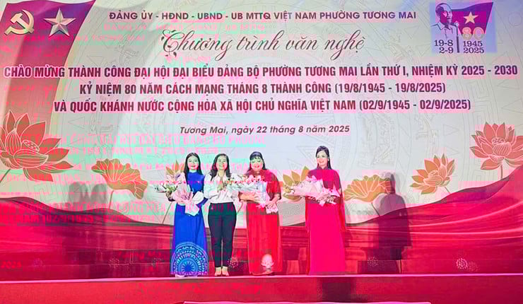 Tưng bừng đêm văn nghệ chào mừng Đại hội Đảng bộ phường Tương Mai lần thứ I- Ảnh 1.