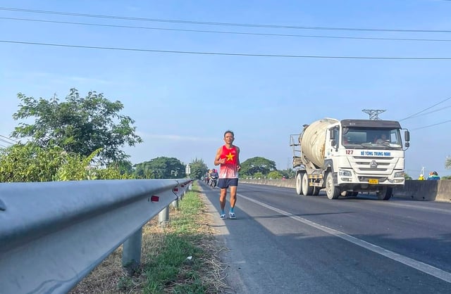 Chạy bộ 800 km về thành phố mang tên Bác: Hành trình chinh phục bản thân- Ảnh 3.
