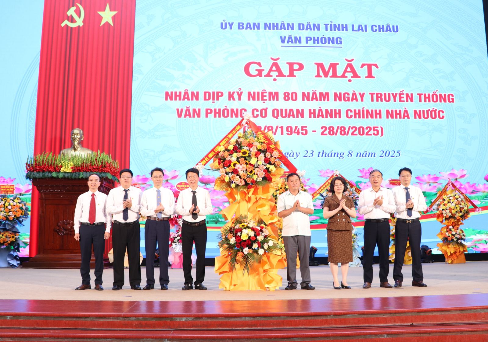 Gặp mặt nhân dịp Kỷ niệm 80 năm ngày truyền thống Văn phòng cơ quan hành chính Nhà nước