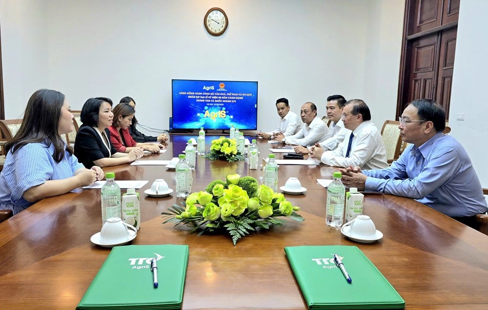 Người dân được phục vụ nước uống dinh dưỡng chất lượng cao dịp Đại lễ A80 - ảnh 4