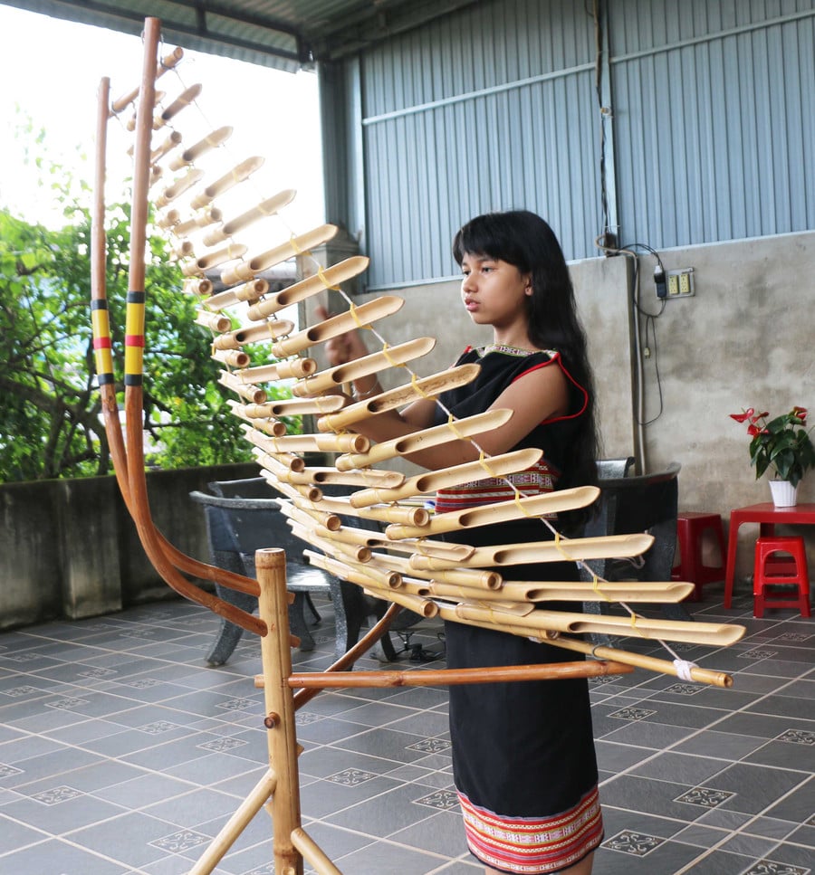 1-bg.jpg