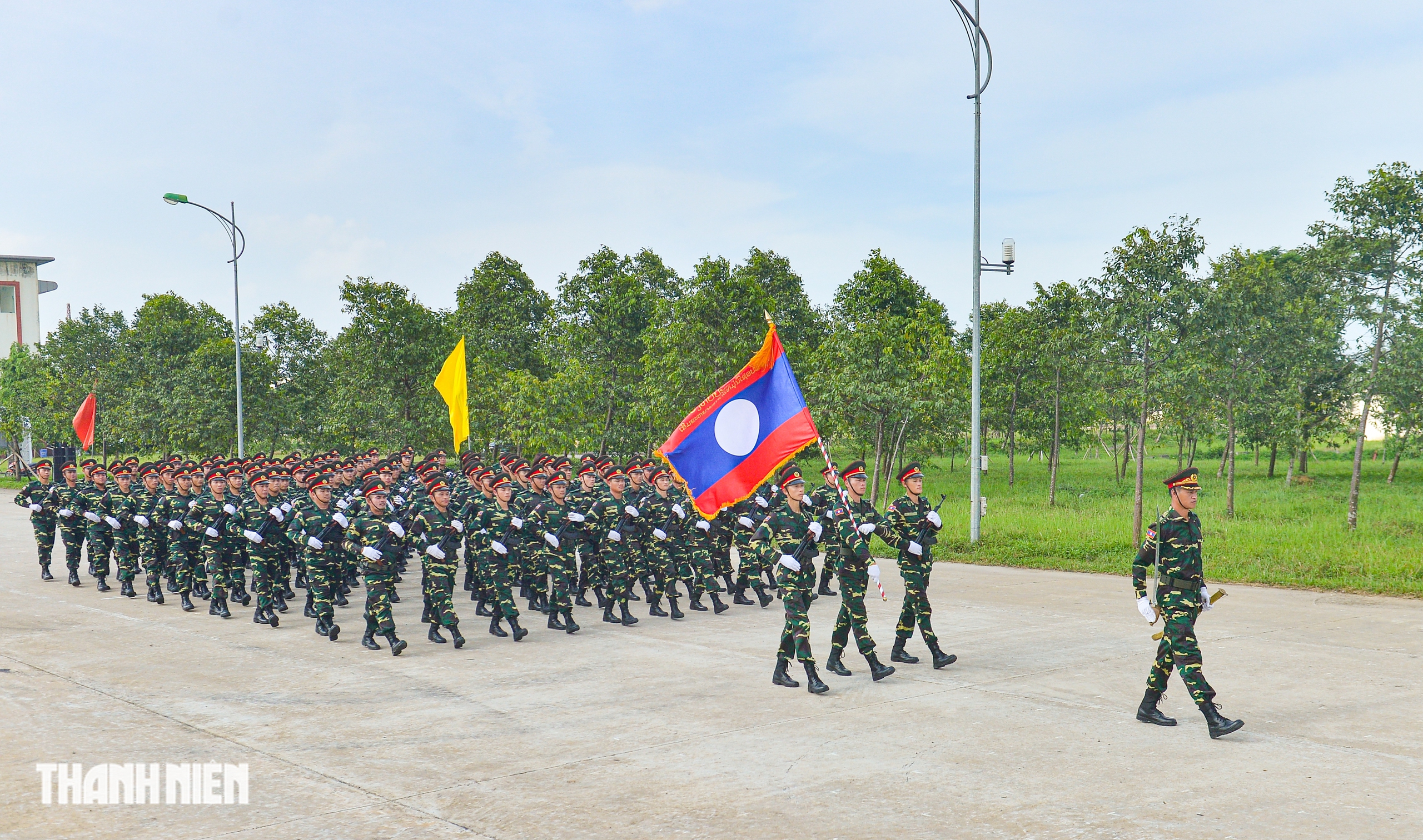 Khối trưởng quân đội Lào: 'Tình cảm người dân Việt Nam dành cho chúng tôi là vô giá’- Ảnh 1.