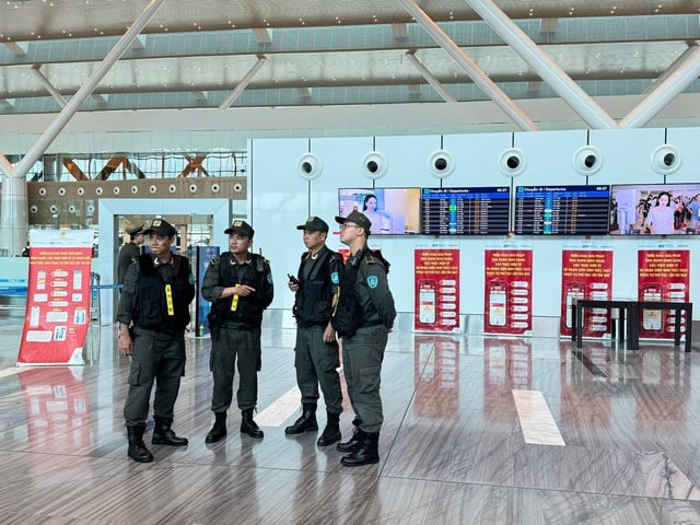 An ninh đặc nhiệm tuần tra nhà ga T3 - Tân Sơn Nhất- Ảnh 3.