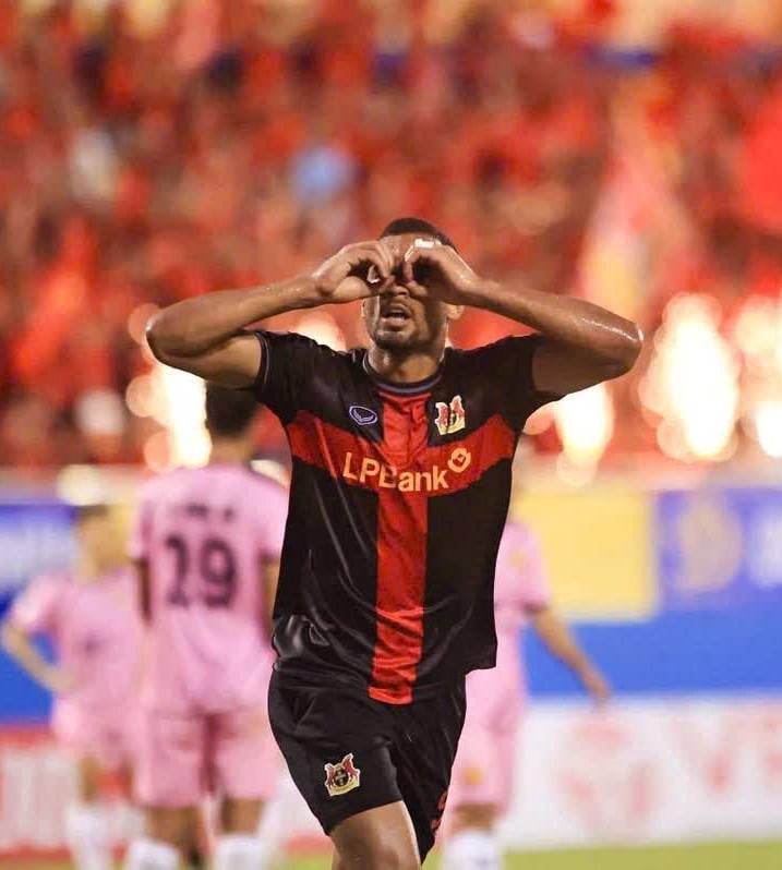 Ninh Binh defeated Thanh Hoa 4-0, affirming its strength in V.League 2025-2026