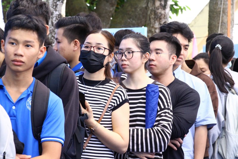 កម្មករ​វ័យ​ក្មេង​ជាង​១​ម៉ឺន​នាក់​មក​ពិព័រណ៍​ការងារ 