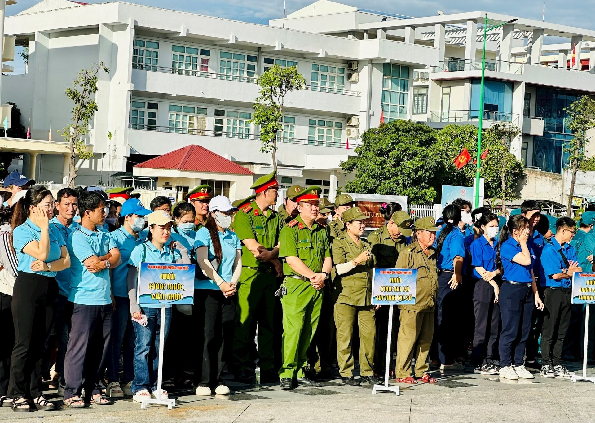 កងកម្លាំងចូលរួមពិធី