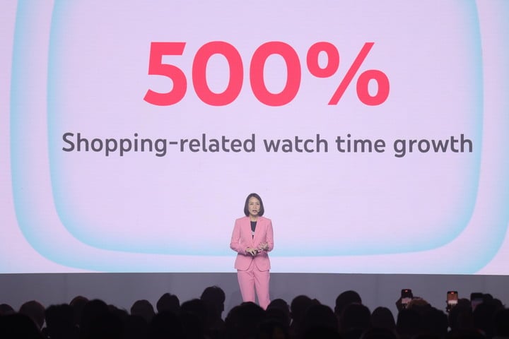 YouTube Shopping បានជំរុញឱ្យមានការកើនឡើង 500% នៃពេលវេលាមើលសម្រាប់មាតិកាដែលទាក់ទងនឹងការទិញទំនិញនៅក្នុងប្រទេសវៀតណាម។ (ប្រភព៖ YouTube)