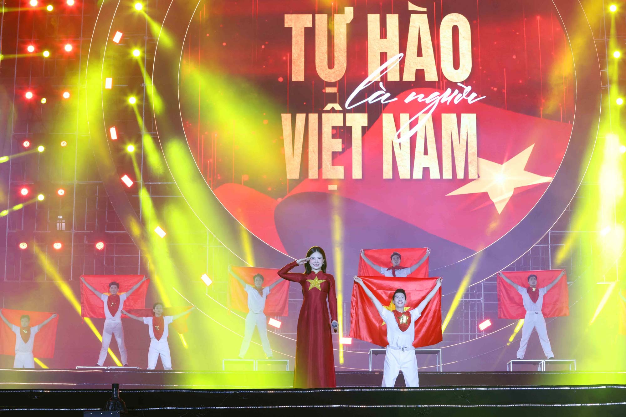 ផ្ទុះ​ការ​ប្រគំ​តន្ត្រី​ជាតិ